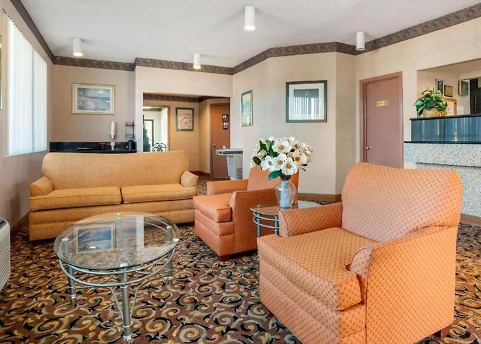 Econo Lodge Inn & Suites Forest